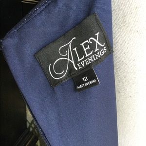 Alex Evenings Women's Half Sleeve V Neck Gown Blue Size 14